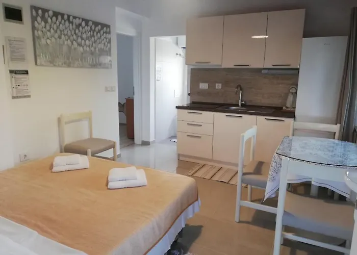 Vintijan Apartman Póla
